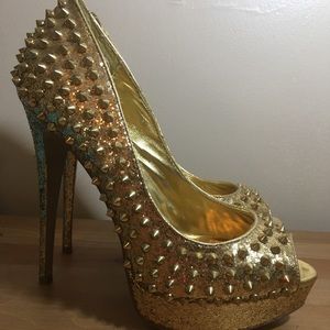 Steve Madden Awwsome spiked heels